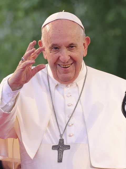 updatecharts's tweet image. Papa Francisco critica famílias que substituem filhos por cães e gatos: "Hoje vemos uma forma de egoísmo. Vemos que alguns não querem ter filhos."