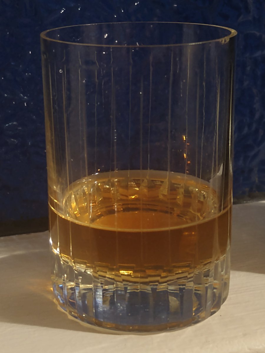 Hoy volvimos a Cafayate en viaje virtual. Comprado frente a la plaza, contadas todas las historias por su hacedor, un Mistela que te lleva de vuelta a Salta. Si vas a Cafayate, no dejes de probarlo ....