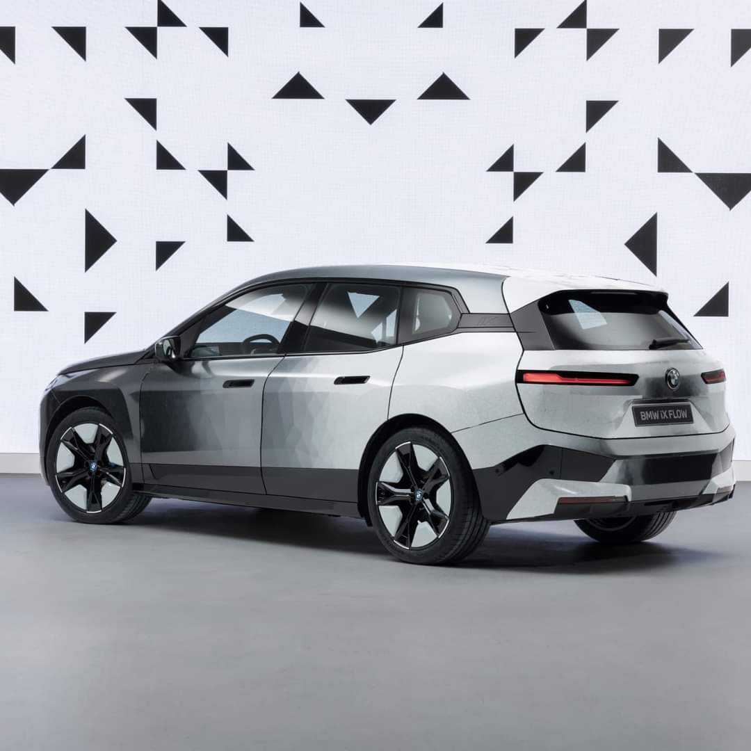 autoinsignia's tweet image. BMW México presenta en el #CES al iX Flow, gracias a su tecnología electroforesis es capaz de cambiar la tonalidad de toda la carrocería presionando un solo botón, algo que en el pasado sería de locos tan solo pensarlo. @BMWMex @CES #autoinsignia #bmwixflow #CES2022 #noticias