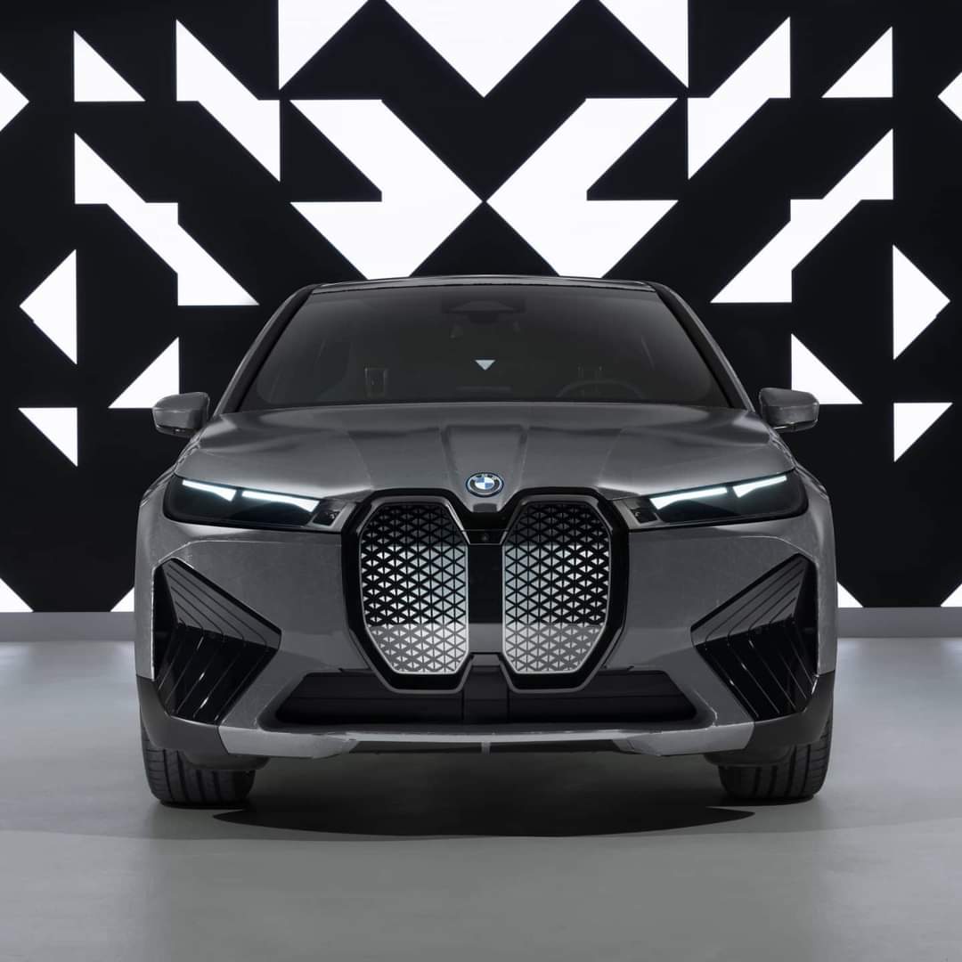 autoinsignia's tweet image. BMW México presenta en el #CES al iX Flow, gracias a su tecnología electroforesis es capaz de cambiar la tonalidad de toda la carrocería presionando un solo botón, algo que en el pasado sería de locos tan solo pensarlo. @BMWMex @CES #autoinsignia #bmwixflow #CES2022 #noticias