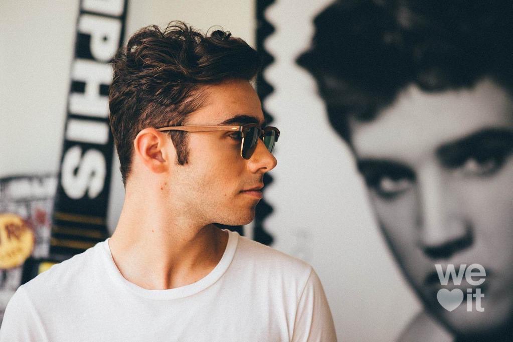 e esses fotão, que que isso

nathan
james
sykes