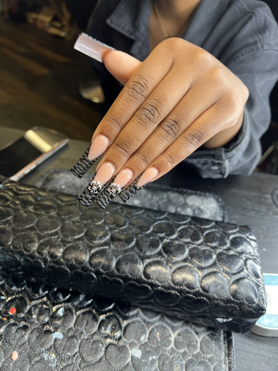 YOU BOOKING OR LOOKING? 
LETS TALK NAIL CODE 🤩
QUALITY LIVES HERE 💙
Located in humble, tx
APPOINTMENTS AVAILABLE 
AND IM DEFINITELY HARD‼️
Ig: naild.bycoco
#selftaughtnailtech