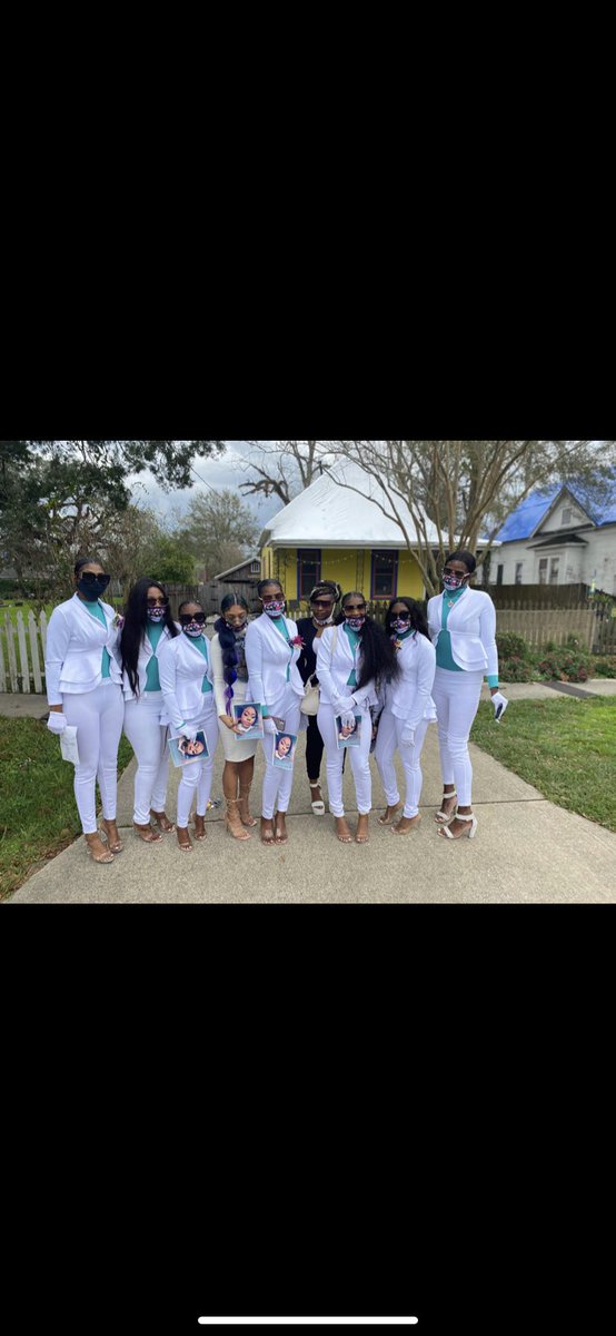 Eat__Free's tweet photo. we did the hardest thing ever today .. we buried not only a friend but a DEAR SISTER 💔 we will miss you but as God calls us home one by one , that family chain shall link again 💞 #HeavenCynt 🕊🥺 Forever my sisters😘 https://t.co/S54nPDRGNf
