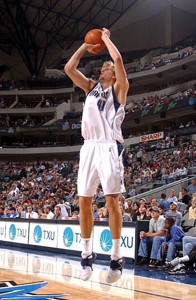 caliente hígado Notorio تويتر \ Luka Donkicks على تويتر: "The first point of Dirk Nowitzki's career  was scored against the Sonics on 2.5.99. Dirk laced up in the Nike Air Brak  U Down Uptempo. 📸