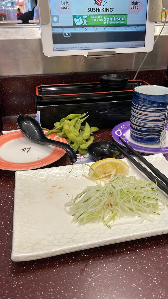 AzzyLefty's tweet photo. What they say about people eating alone? Oh well.. https://t.co/xT04KV5Dhp
