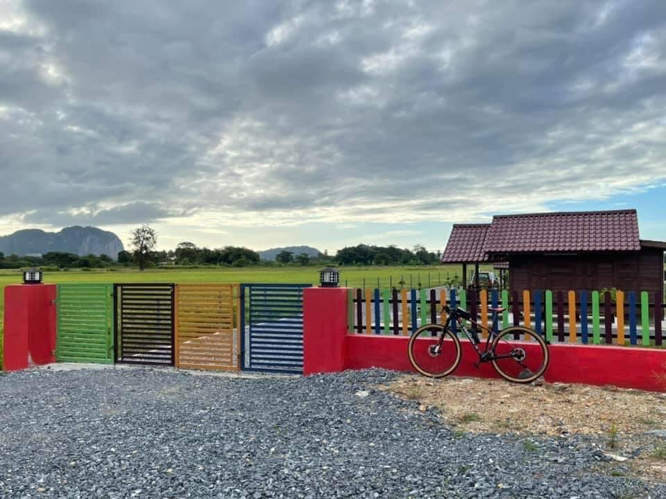 lokalisstay's tweet photo. Tudia cantik noh Mirnaz Roomstay dekat Perlis ni. Save siap-siap. Lajak mai Perlis boleh stay sini 🤩 https://t.co/1cGgX28gdB