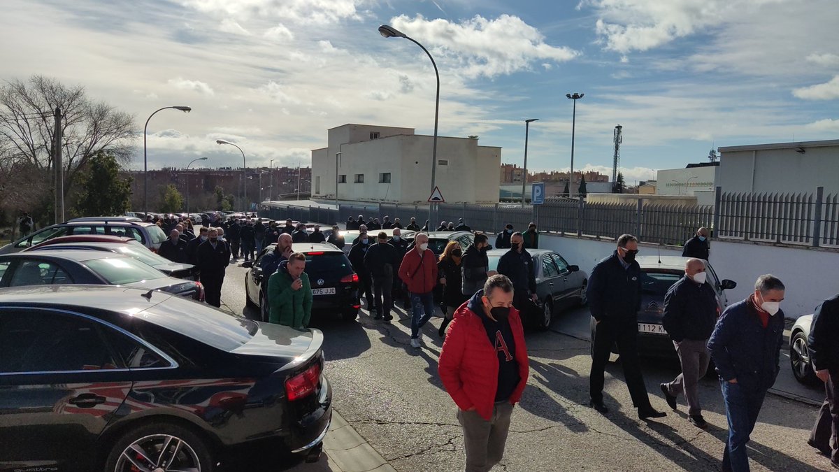 CTAAucorsa's tweet photo. 🟢Último día de esta primera batalla.
💪🏻💪🏻💪🏻💪🏻💪🏻💪🏻
🚌Orgullo de plantilla de @aucorsa 🚌
GRACIAS POR EL APOYO DE TOD@S
👏🏻👏🏻👏🏻👏🏻👏🏻👏🏻
📢 ¡¡¡LO CONSEGUIREMOS!!! 📢
Sr. @matorrico67 lucharemos hasta la "EXTENUACIÓN" https://t.co/qJRNKqrIaE