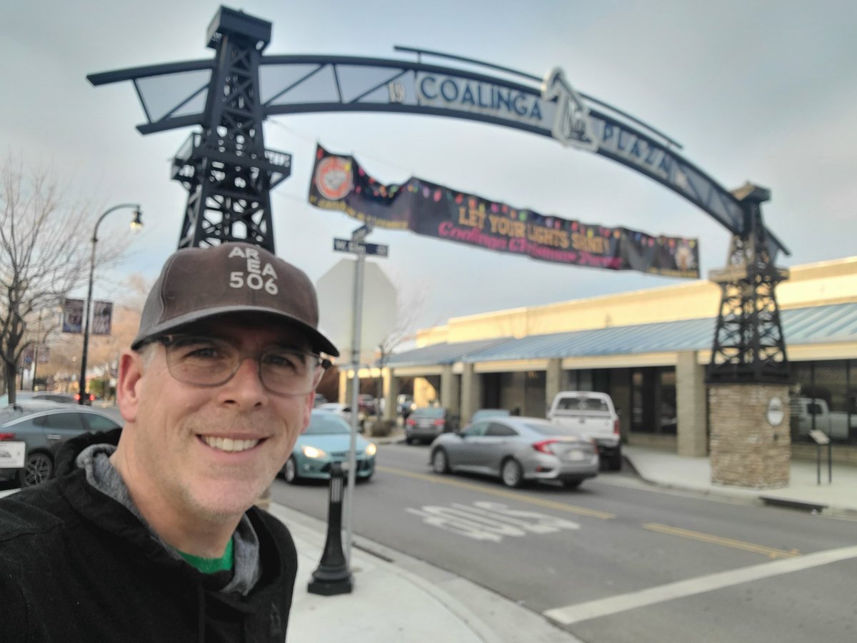 dondarlingSJ's tweet photo. This trip is about experiences. Thanks to @harvesthosts, my localhost, the RC Baker Automotive Museum and my rolling home #alliancerv, I get to experience Coalinga, California. #livelifenow #roadtrip #chasingpurpose #alliancerv #harvesthost https://t.co/6NqynLes0j