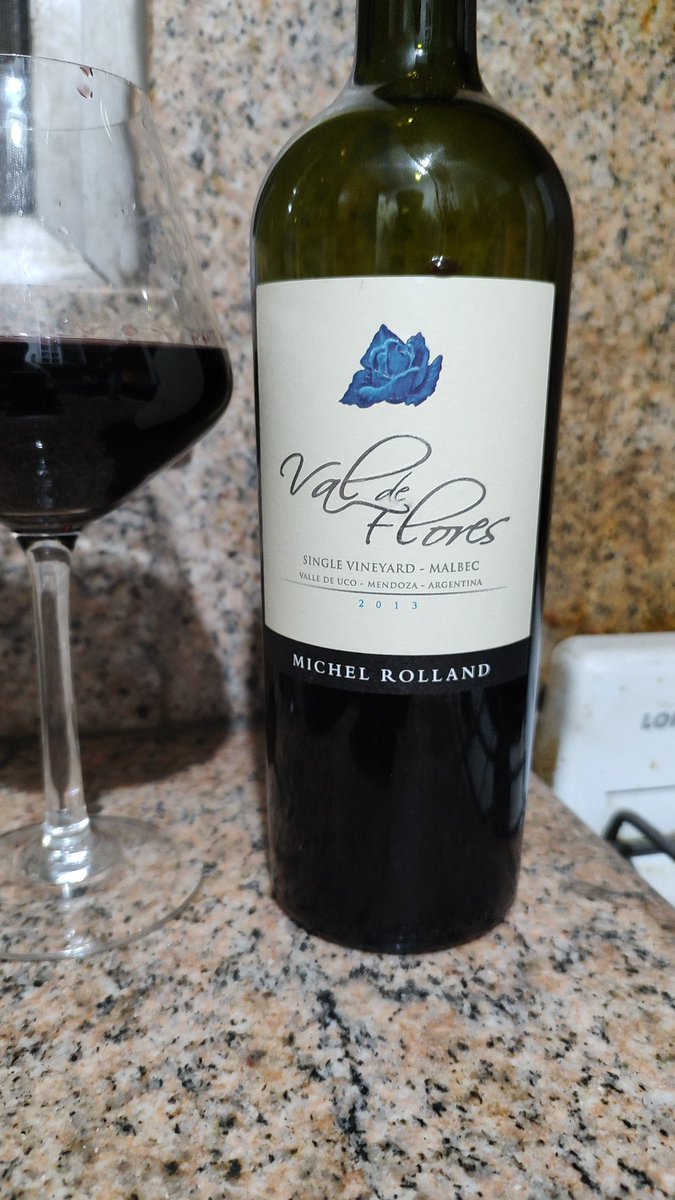 virreydelvalle's tweet image. El TERCERO del año .....y con mayúsculas....que vino por Dios....quiero hacer la de #HoracioGuarani  llenar el tanque de agua con #ValdeFlores Single Vineyard  Malbec ...y este 2013 , está en la estratosfera .. gracias @MichelRollandFr  gracias #BodegaRolland ..Salud 🍷🍷🍷