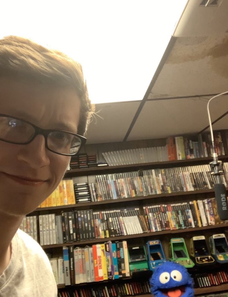 TVDumbDuck's tweet photo. #AskArlo
This picture is absolutely everywhere. What was the discussion behind taking this photo, and what was it like? https://t.co/YnQndCsVPe