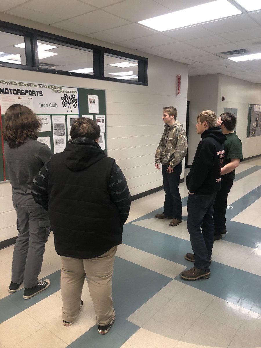 JasonKatz14's tweet photo. Former SMS students give a tour to fellow Warriors at York Tech. Great to see you along with all the others today!! https://t.co/jqMQshXV7u
