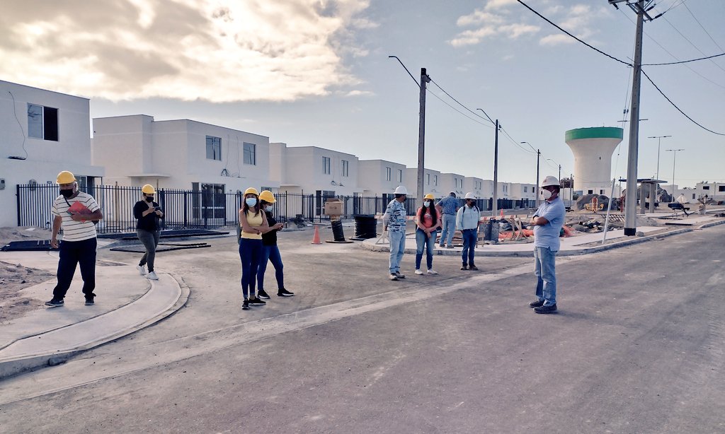 En Caldera equipo <a href="/serviuatacama/">Serviu Atacama</a> <a href="/DirectorServiu3/">Rodrigo Maturana Fuentes</a> supervisan obras del conjunto #CopaDeAgua, que beneficia a 198 familias para después reunirse con dirigentes de los 5 comités habitacionales con quienes nuevamente se revisaron los trabajos #EnElCorazónDeLaRecuperación 🏡🙂