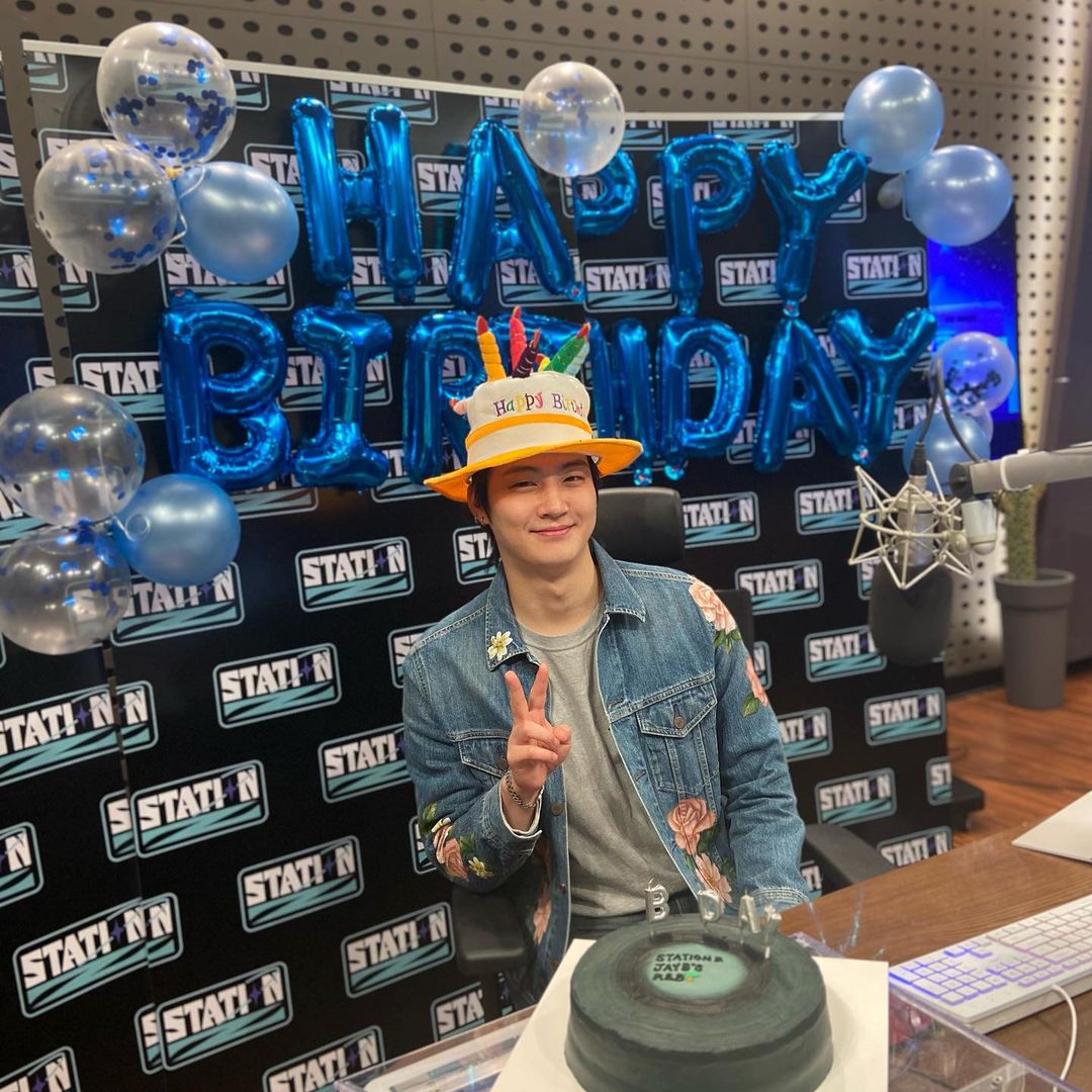 defdaily's tweet photo. [INSTAGRAM] 220106 stationz89.1

[JAY B's R&amp;B🌴]
Team JAY B has been waiting for this day only..★
We can confidently say our plan to make bbomdi 19940106 times touched was a huge success (*proud*)

#BTWitsJAYBday
#범_내려온날_재범이_내려온날
#JAYB #제이비 @jaybnow_hr https://t.co/2ZZVniQwvd