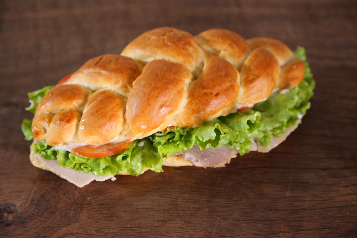 superpan_py's tweet photo. @aquino_euge @sergiolugo en pan blanco y pan de leche 👀 https://t.co/rTF5HgKmc3