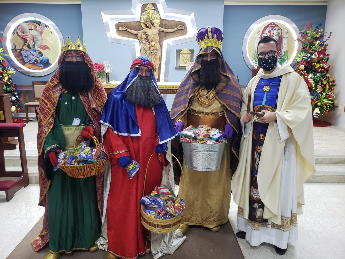 PadreOLugo's tweet photo. VÍSPERA DE REYES | Entreguemos al Señor el oro de la #libertad, el incienso de la #ilusión, y la mirra del #testimomio. #VísperaDeReyes https://t.co/7a1aiYMwW4