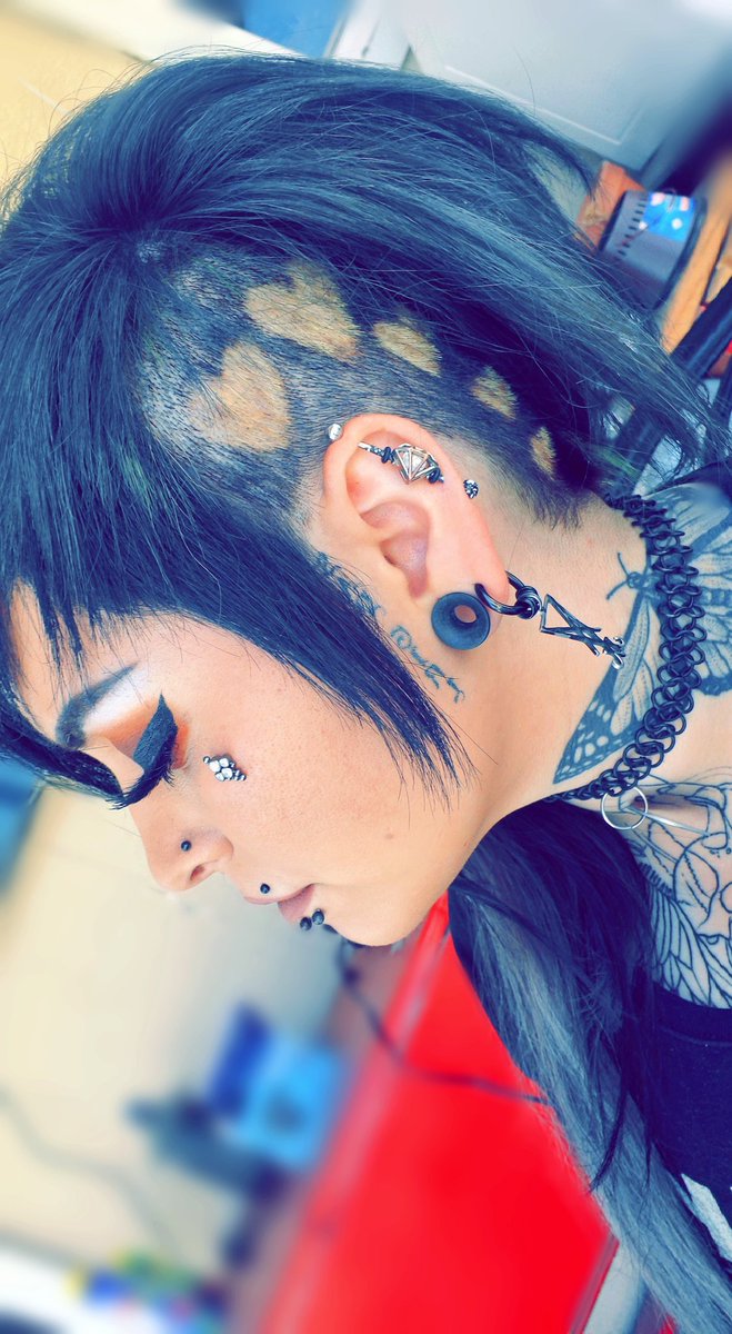 _SuicideKitten_'s tweet photo. ★That side profile pic.
I'm glad I'm able to cut, color, &amp; dye my own hair.
♥︎ self sufficient type
I'm always down to get more tips.

#hairstyle #hairstyles #haircolor #alternativegirl #Heart #goth #gothic #tattooart #tattooink #tattoodesign #makeuplover #makeuplooks https://t.co/qZXJpCEL04