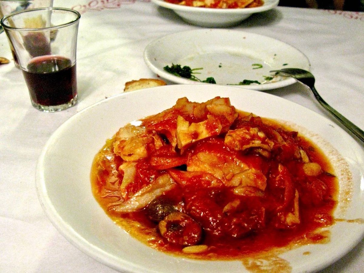 Question:
What are the most common things found in a Sicilian kitchen??
.
Answer:
Opinions!

What do you think? What's cooking in your kitchen?

#sicilyessence #sicily #sicilianfood