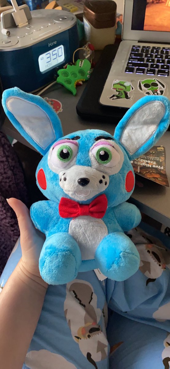 peprmintragdoll's tweet photo. I fixed up this TB plush I got because he was so goddamn ugly 😭 did my best and I think it’s cuter tho #fnafsecuritybreach #fnaf #fnafbonnie https://t.co/JygSxJsbwh