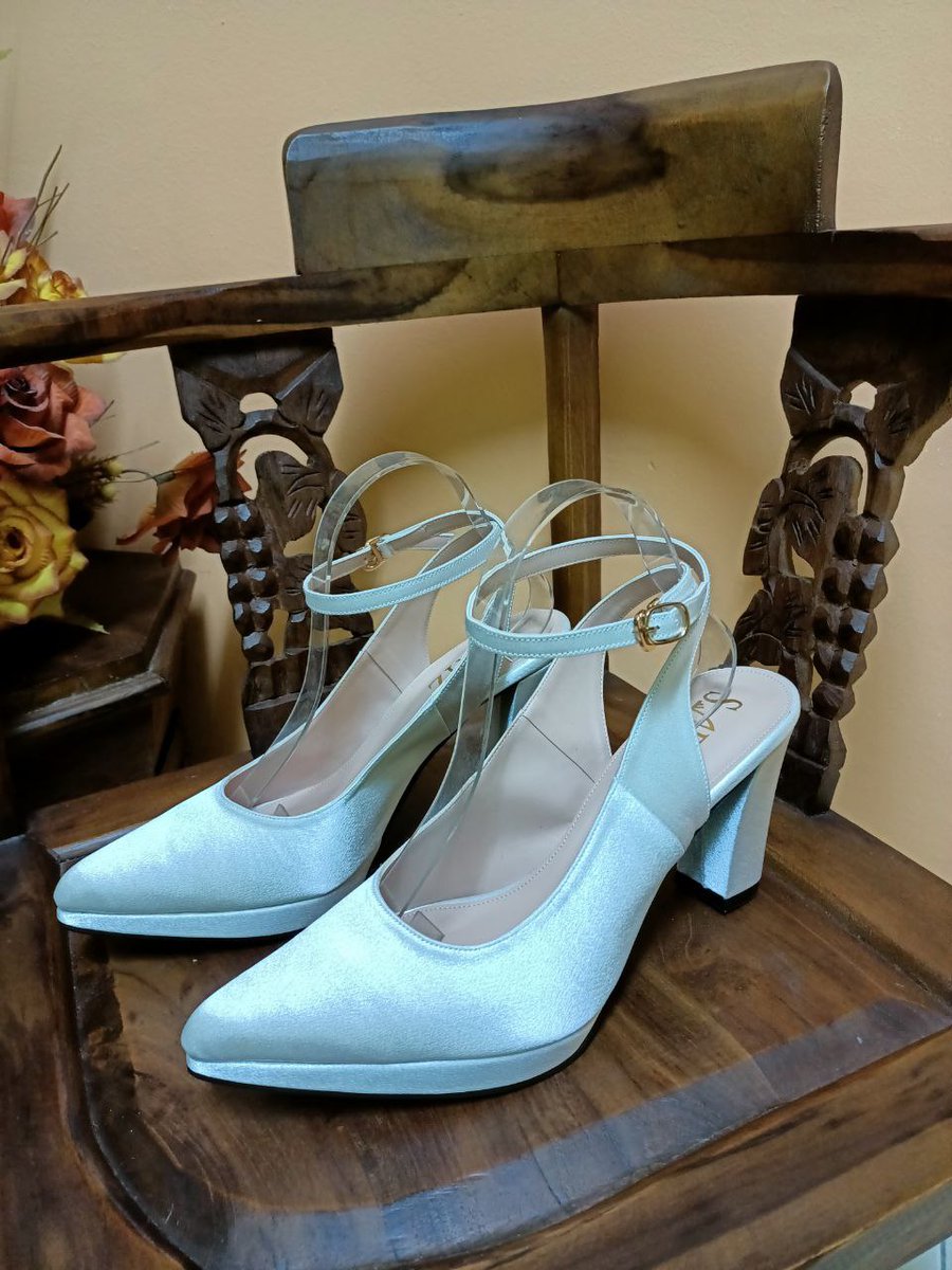 LM_Aziera's tweet photo. KASUT CUSTOM MADE

Boleh request
❤️ Design (send picture)
💕 Heels (flat, biasa, medium, block, runcing)
💕 Tinggi heels (1-5 inci)
💕 Materials

_____
ORDER:
📞 Whatsapp : https://t.co/taeaEdCHio 
📖 Walk in with appointment
🏠 Location : Taman Medan, Petaling Jaya https://t.co/ApS2u8FKaK