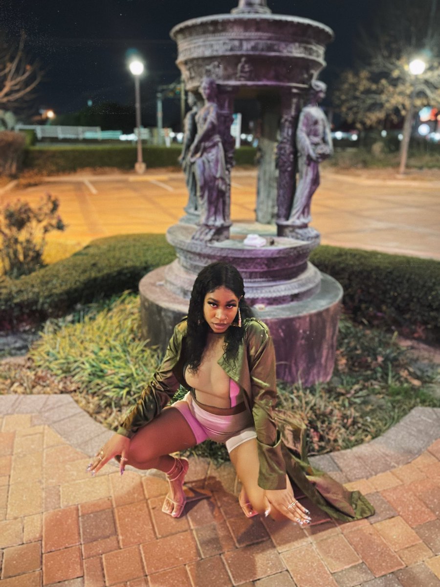 plugssdaughtaa's tweet image. 🤍🤍