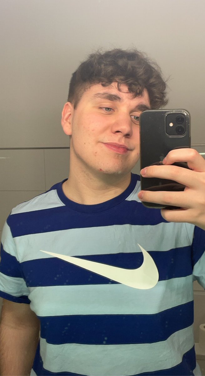 JulianCoM tweet media