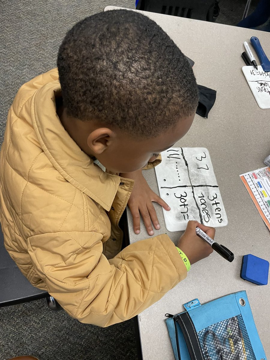 MCorley_ASE's tweet photo. 4 different ways to write a number in whole group math today. @RRobinson_ASE @HumbleISD_ASE #guidedmath #placevalue #standardform #tensandones #basetenblocks #expandedform https://t.co/X8hiMwCNfk