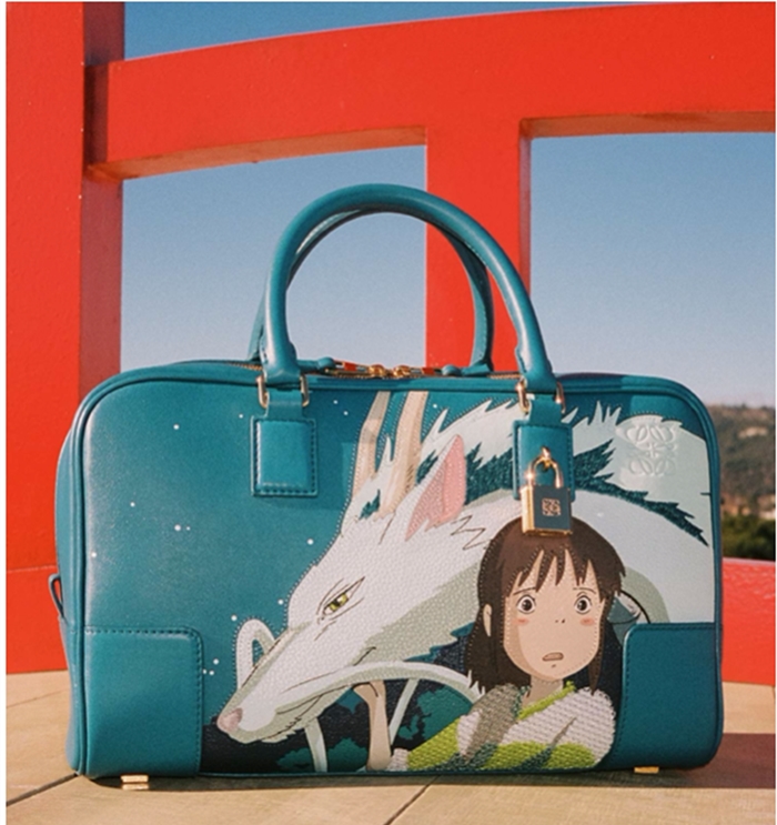 LOEWE × スタジオジブリ 千と千尋の神隠し コラボ ハク ショップ袋 ロエベがスタジオジブリとのコラボ「千と千尋の神隠し」限定