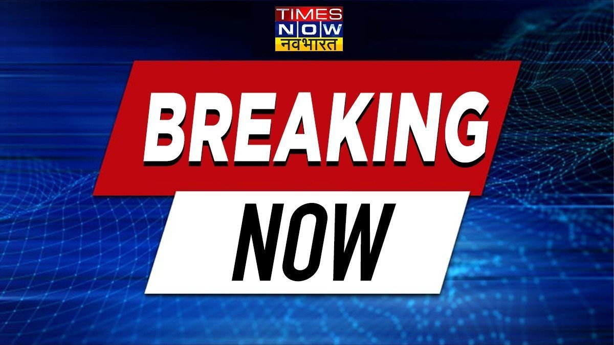 TNNavbharat's tweet photo. #BreakingNow | #Delhi के लाजपतराय मार्केट में भीषण आग, कई दुकानें जलीं, दमकल की 12 गाड़ियां आग बुझाने में जुटीं
#LazpatRai #FireInMarket https://t.co/1u6DAsy4Hd