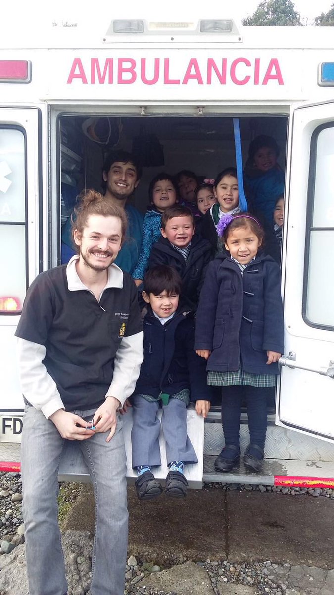 JFuchslocher21's tweet photo. Gaspi @gdominguez_, ahora vicepresidente de la @convencioncl, acompañando a niños y niñas en el Cecosf Aycara de Los Lagos (2016).
Te deseamos todo el éxito, amigo 💜🌈 
@NoNeutrales https://t.co/eNtYGCkiUB