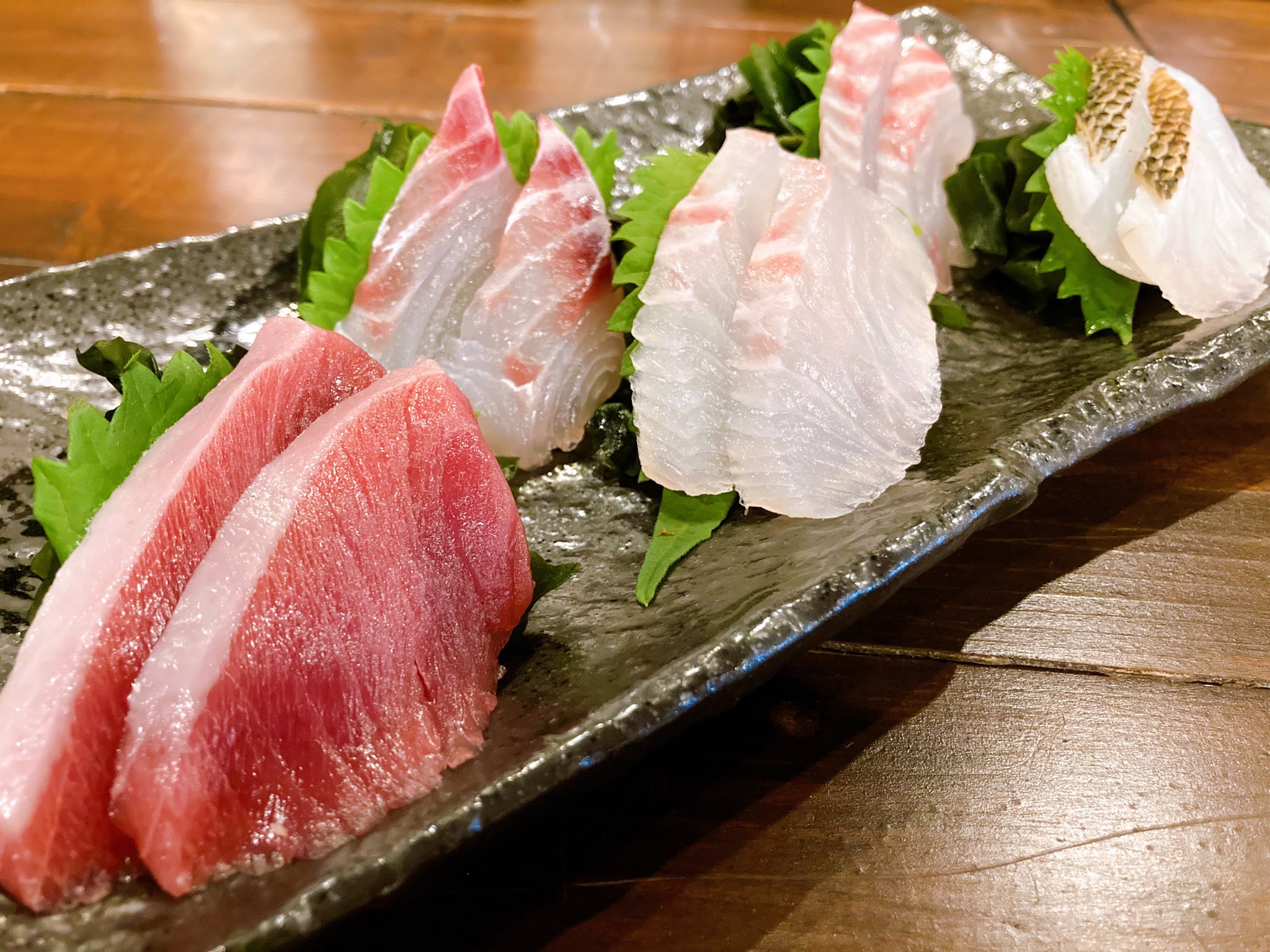 仙川釣よし Pa Twitter 本日のお刺身はスマガツオ アオダイ サンノジ メジナ ウメイロです 釣り人しか食べられないと言われる希少なお魚 スマガツオ ランチの定食からお出ししております この機会にぜひ一度ご利用下さいませ 釣よし 調布市 仙川 仙川