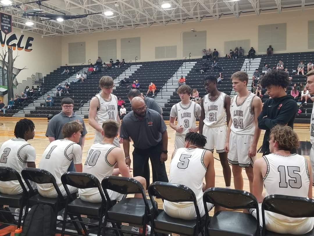 CoachJVallery's tweet photo. Great games against a great program tonight in Cypress Creek. Freshman win 52-38, JV win 62-59, and Varsity with the buzzer beater win 63-62. Down 12 with 2 minutes to go, Lions didn't quit!!! #culture #makedeposits #earncredit https://t.co/hdvxK2jh7Q