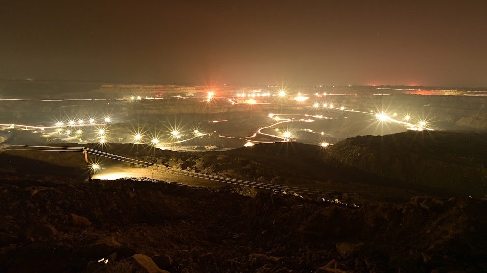 CoalIndiaHQ's tweet photo. Coal mines of Coal India &amp; its companies operate 24x7 to ensure coal supply to the nation and empower it. Coal mines lit up in the night showcase the grit and determination of CIL to fulfil the energy needs of the nation.
#vocalforlocalcoal https://t.co/95vvlvCGc0