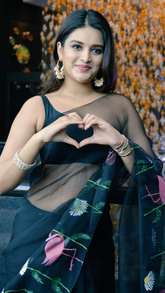 FIZ-5E2VIAcugXH?format=jpg&name=medium