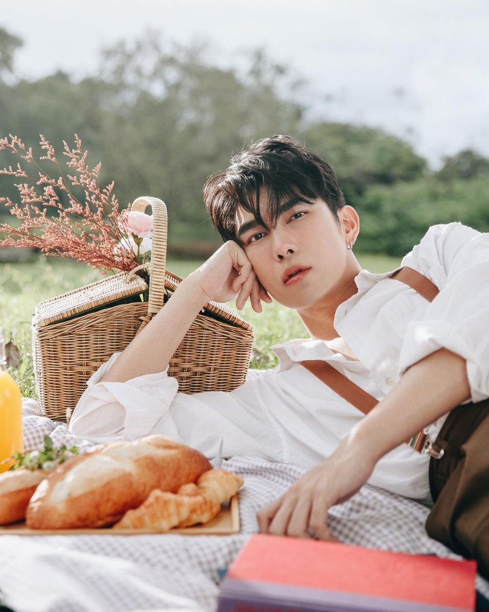 Bhusani3's tweet photo. น่ากิน... 
#มิวศุภศิษฏ์
#MewSuppasit
@MSuppasit
#Before430 https://t.co/LShcTYBusJ