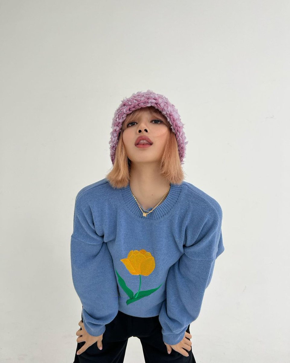 leejenchulichae's tweet photo. — Lisa instagram update!!!🌻
“ Wishing you all the best in 2022!🌌 ”

#BLACKPINK #블랙핑크 #LISA #리사 #LISASTAGRAM @BLACKPINK https://t.co/4s5P7LMfoy