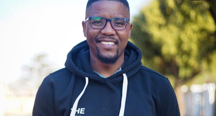 StartupMagZA's tweet photo. SA Entrepreneur Mmuso Mafisa Designs An Extended Reality App Aimed At Disrupting The Current Education System - https://t.co/BgKlpi58O4 #Business #Entrepreneur #Entrepreneurship @Osumm https://t.co/UqbWydDlDl