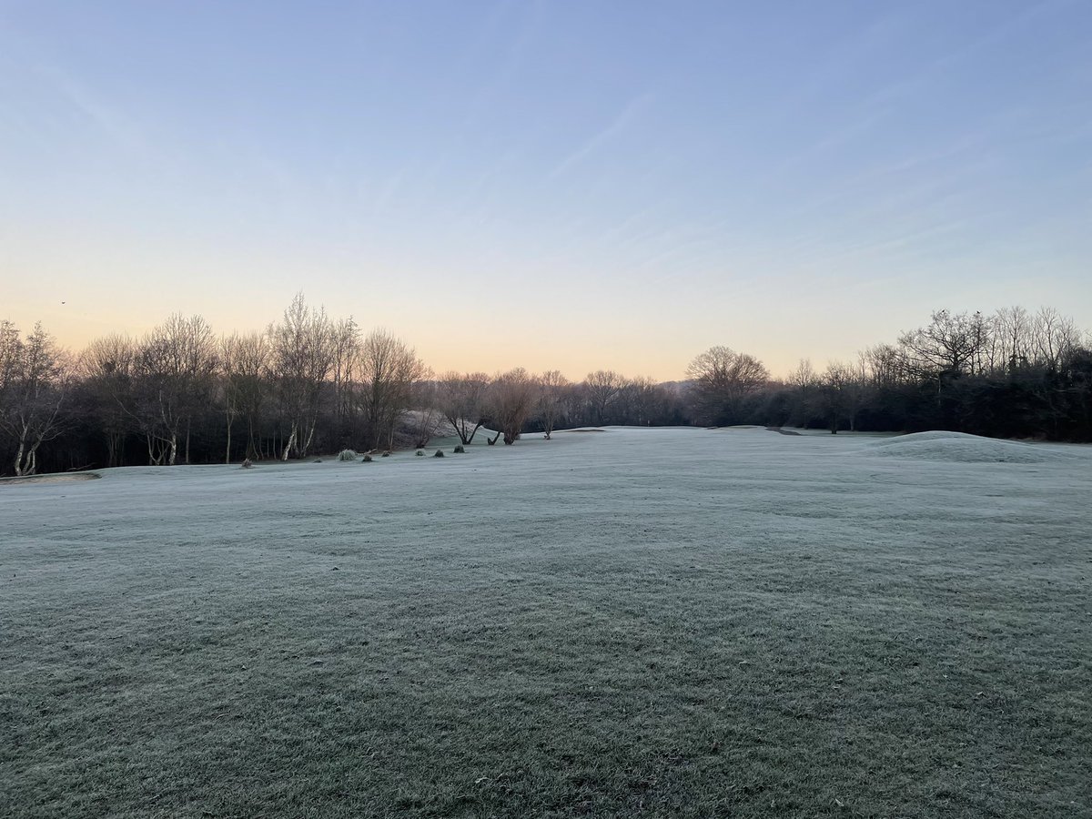 Greens_RGC's tweet photo. Good morning turf peeps how’s yours office this morning? Ours frosty 🥶 and beautiful sunrises 🌅 #2022letsgo https://t.co/Z2ofCtvhpg