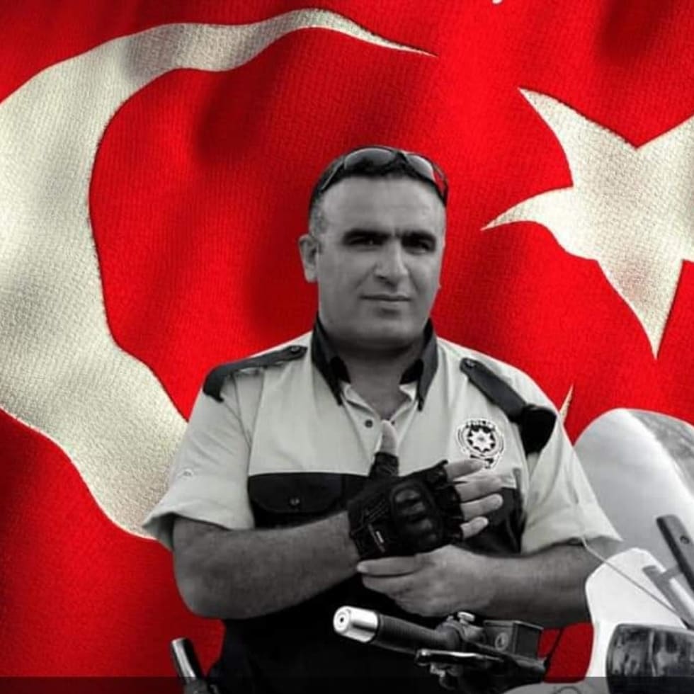 BaskilMuftulugu's tweet photo. Şehidimiz Fethi SEKİN kabri başında Kur'ân-ı Kerim tilâveti ve dualarla anıldı. Anma programının ardından ŞEHİT POLİS FETHİ SEKİN KÜLLİYESİ'nin açılışı gerçekleştirildi. Program, Baskil İlçe Müftülüğü'nün hazırlamış olduğu mevlid programı ile sona erdi. https://t.co/YIqIvWnNTI