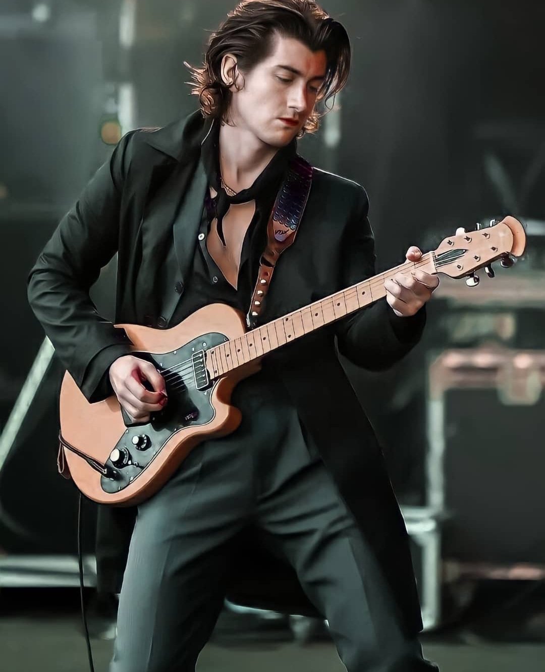 Happy birthday Alex turner!
You\re such an amazing musician x. 