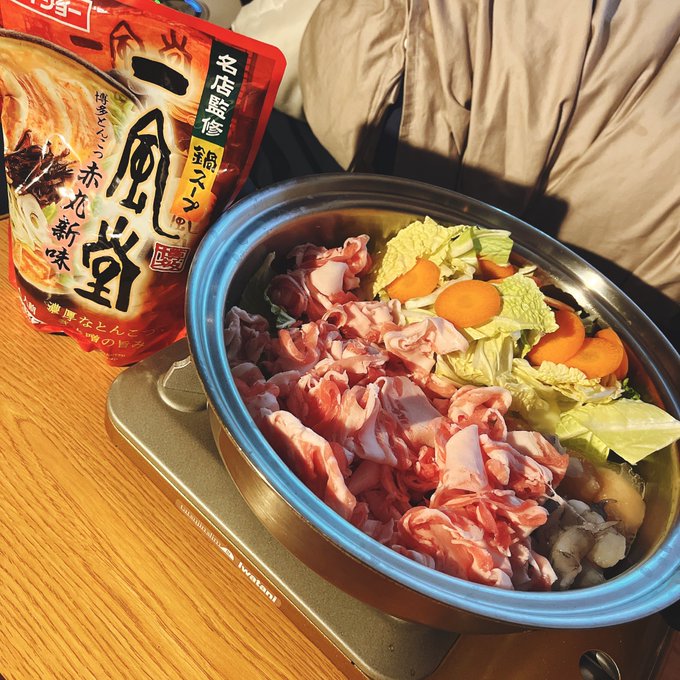 雪積もってきた..。😰 みんな風邪ひかないようにね😣 こういう寒い日は鍋じゃああ！！   #鍋 #一風堂 #風邪ひかないでね #暖まろう #外出れない #外綺麗だね https://t.co/IhWE<a href="/tag/%E9%8D%8B"class="tags">#鍋</a><a href="/tag/%E4%B8%80%E9%A2%A8%E5%A0%82"class="tags"><span>#一風堂</span></a><a href="/tag/%E9%A2%A8%E9%82%AA%E3%81%B2%E3%81%8B%E3%81%AA%E3%81%84%E3%81%A7%E3%81%AD"class="tags"><span>#風邪ひかないでね</span></a><a href="/tag/%E6%9A%96%E3%81%BE%E3%82%8D%E3%81%86"class="tags"><span>#暖まろう</span></a><a href="/tag/%E5%A4%96%E5%87%BA%E3%82%8C%E3%81%AA%E3%81%84"class="tags"><span>#外出れない</span></a><a href="/tag/%E5%A4%96%E7%B6%BA%E9%BA%97%E3%81%A0%E3%81%AD"class="tags"><span>#外綺麗だね</span></a>