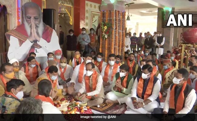 ndtv's tweet photo. For PM's Long Life - BJP Leaders Hold Prayers After Punjab Security Lapse https://t.co/EecKvO7Xkm https://t.co/3ek6Lzifo1