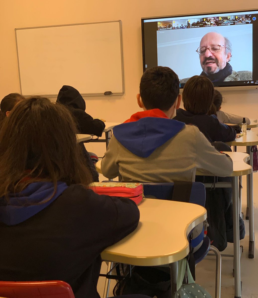 Behiç Ak "Altı Kırk Dört Dalgası" kitabıyla 6.sınıf öğrencilerimizle keyifli bir söyleşi gerçekleştirdi.Kendisine teşekkür ederiz. 📚🤗