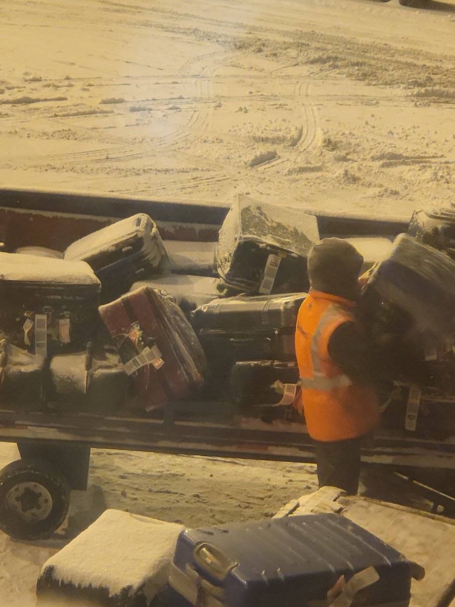 Big shout out to the #DIA ground crews this freaking cold night
