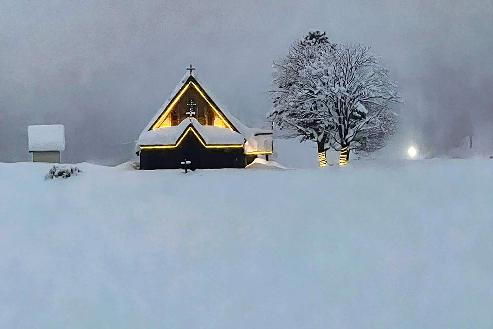 DailyExcelsior1's tweet photo. J&amp;K | A snow covered church in Gulmarg. https://t.co/gf4kbtKutU