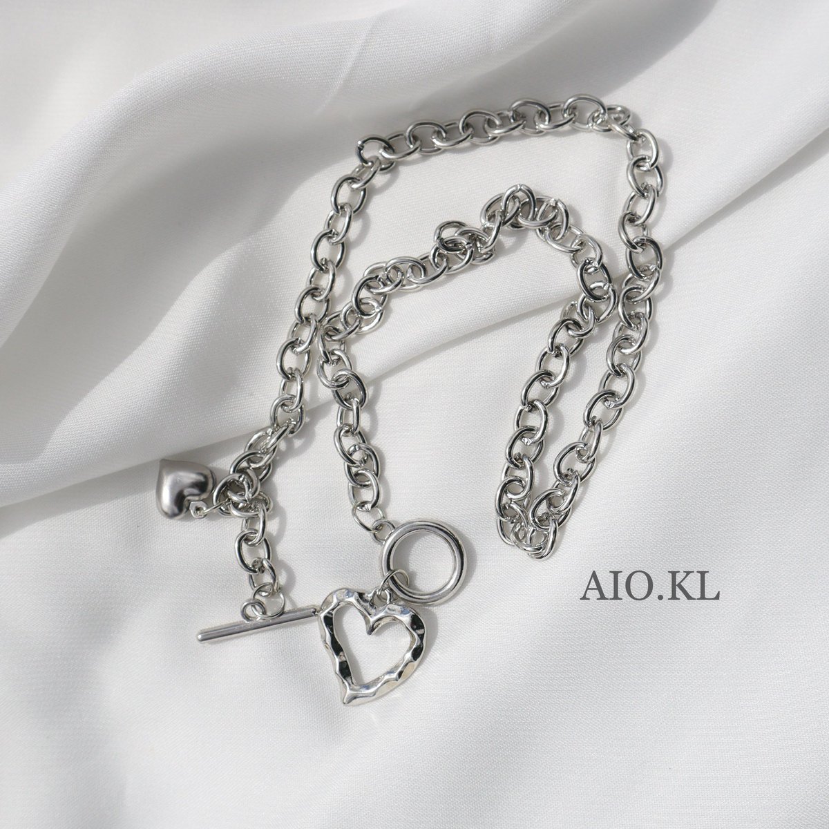 ✨ DOUBLE LOVE CHARM NECKLACE ✨

Take a look at our new necklace ❤️
There’s 2 love charm on both side !

Definitely suitable for daily wear to boost your styleeee 

RM 7 only 🤫

#aiokl #sayajual

Product Link : bit.ly/336a5FK 
Shopee Link : shp.ee/kybugnt