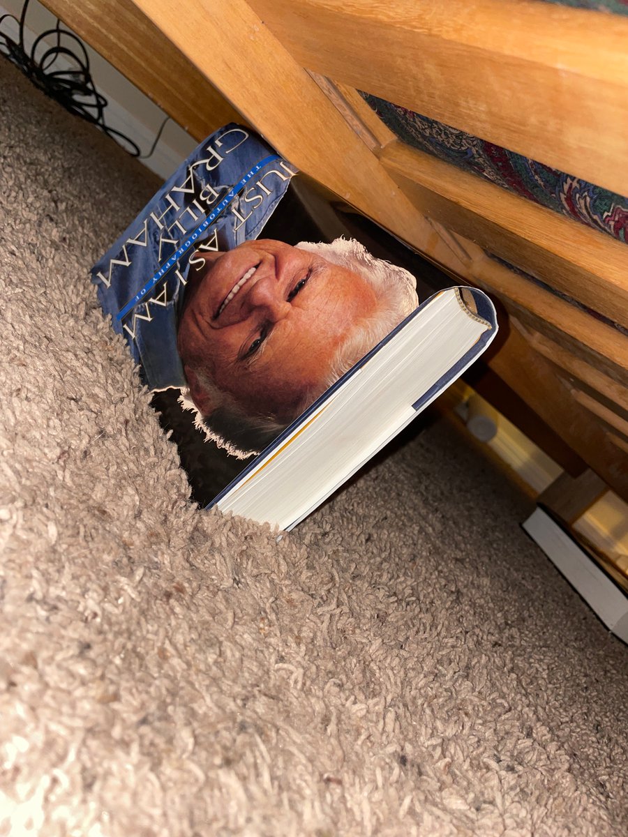 MeowPoot's tweet photo. Found a use for this piece of garbage. https://t.co/ZbdREcvd8B