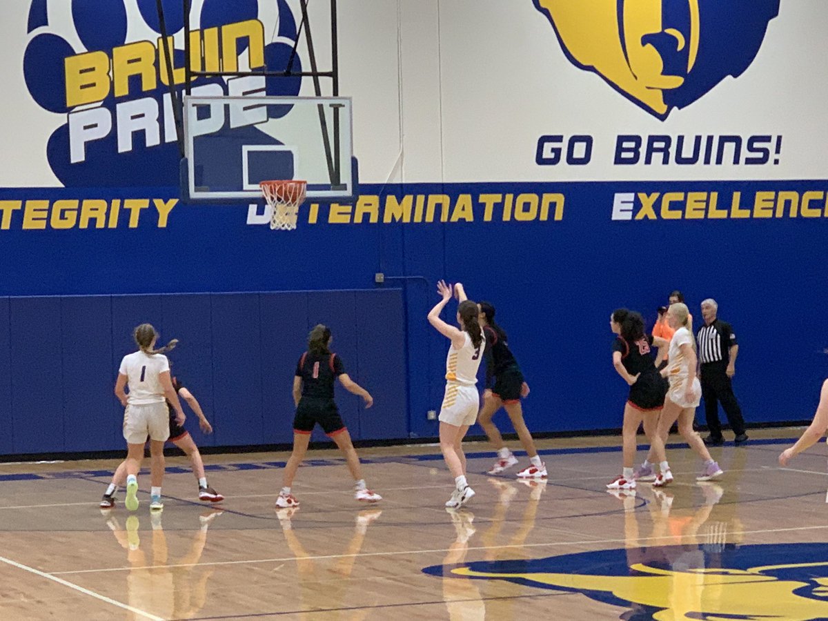 GoSamBarlow's tweet photo. Barlow girls win!!! 50-44 over Clackamas @OSAASports @PrepHoopsOR https://t.co/kwiKfM753k