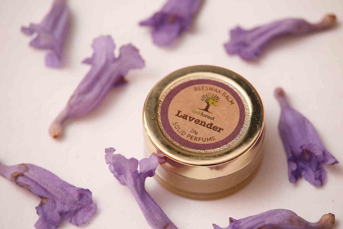 TrendiaGlobal's tweet photo. Smell - Can I stay a bit longer? 😋
Me - Stay Forever..! 🤣😍
and we decided on Forever. 
Get your hands on this solid Lavender Perfume which calms your mind, relaxes your stress and stays forever. 
Beauty and Personal care products are now available at https://t.co/je7FPIAGhW https://t.co/NZ42VIVf53