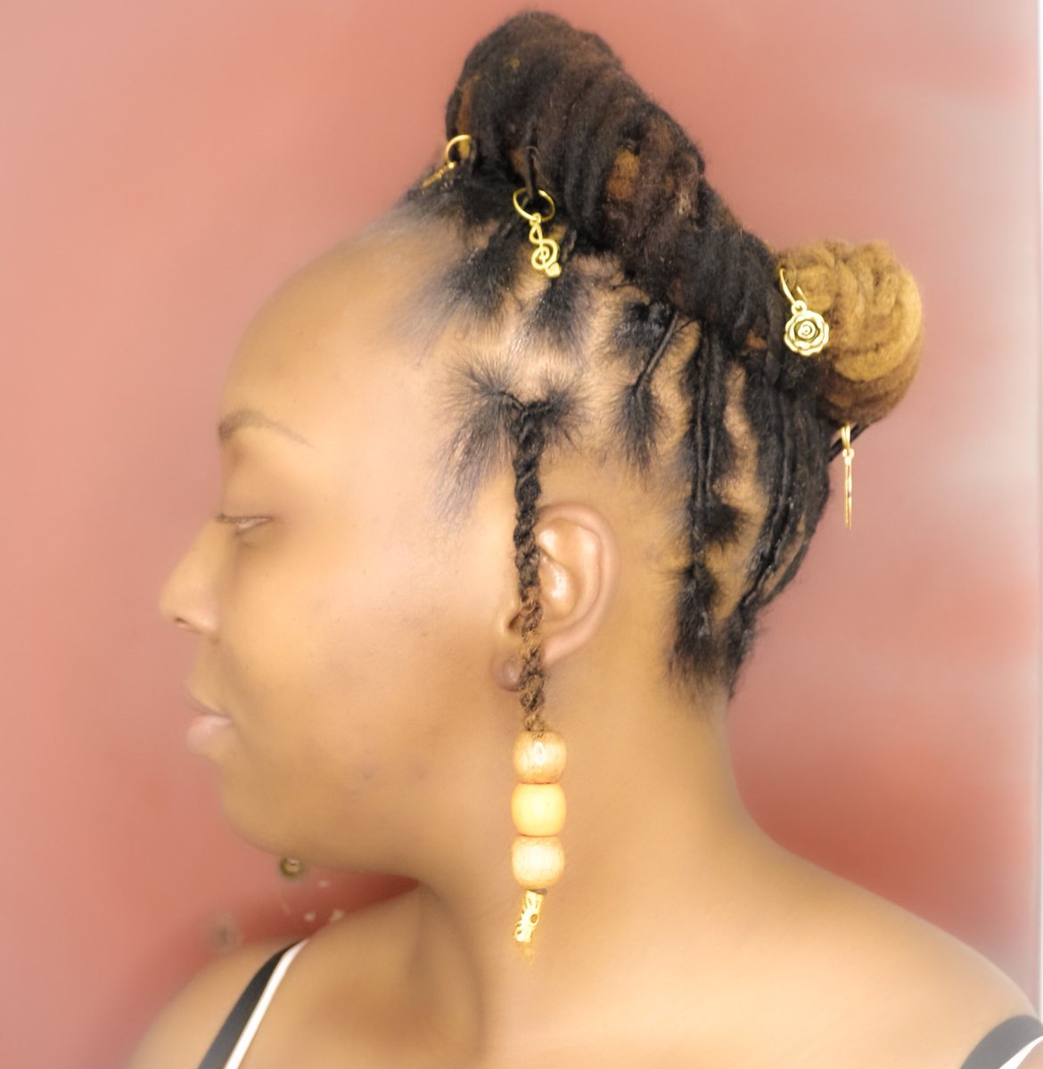 iLoc_Smith's tweet image. This is called the Charming Crown Barrel. Located in Camden, South Jersey. Near Philly and Delaware. Come get a Retwist! We don’t say dreadlocks!