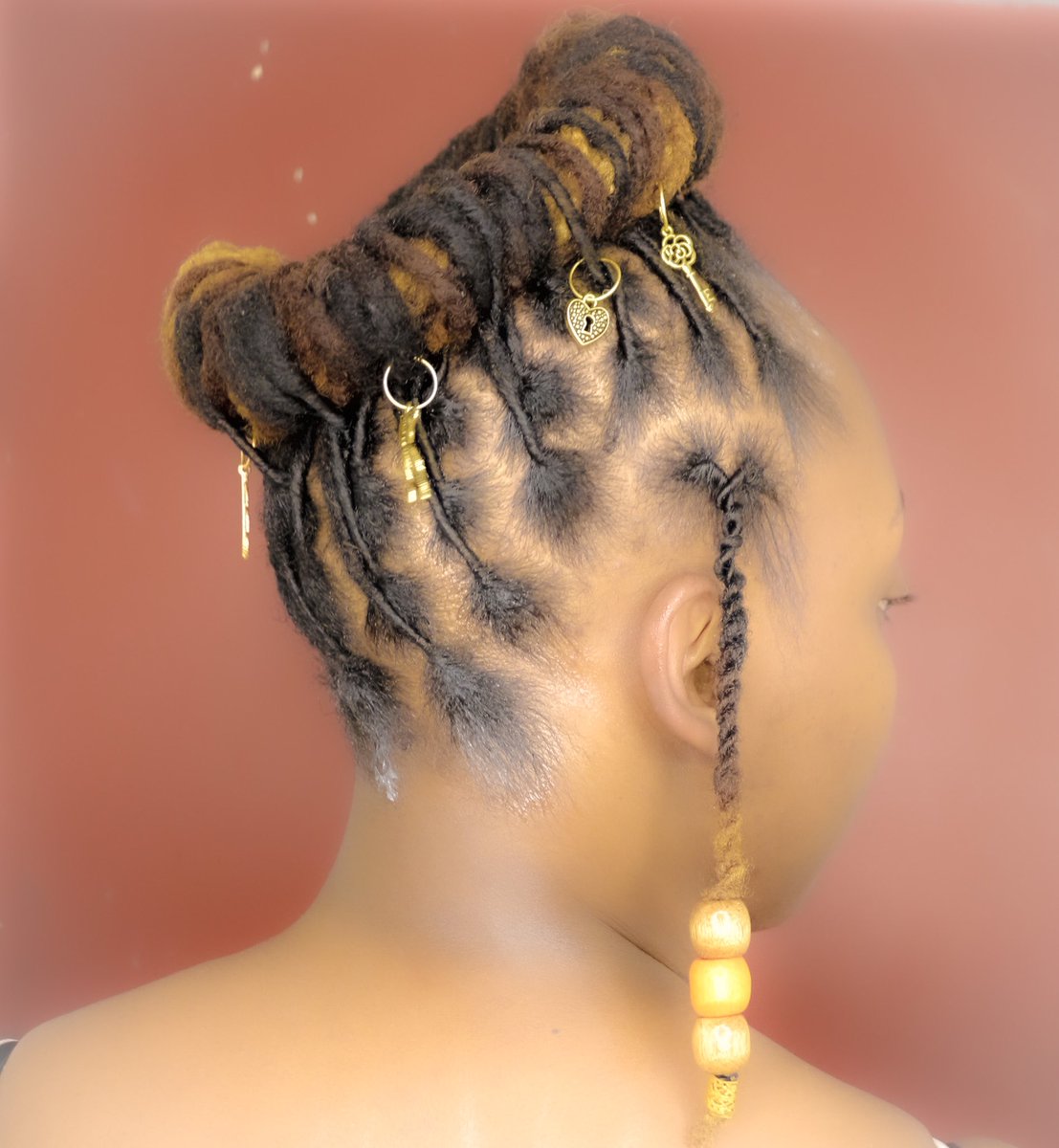 iLoc_Smith's tweet image. This is called the Charming Crown Barrel. Located in Camden, South Jersey. Near Philly and Delaware. Come get a Retwist! We don’t say dreadlocks!